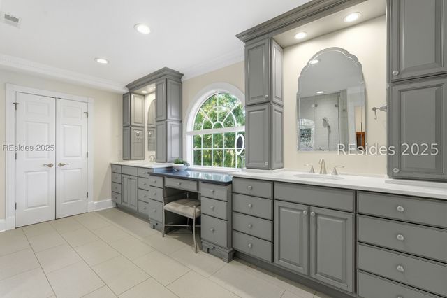 100 Harbour Psge, Hilton Head Island, SC 29926