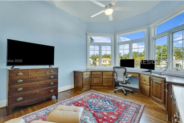 100 Harbour Psge, Hilton Head Island, SC 29926