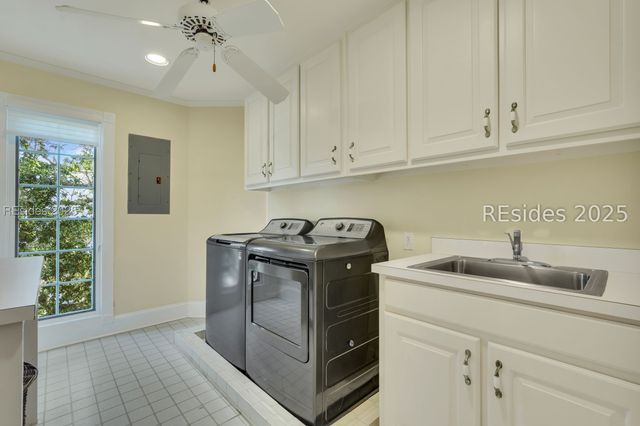 100 Harbour Psge, Hilton Head Island, SC 29926