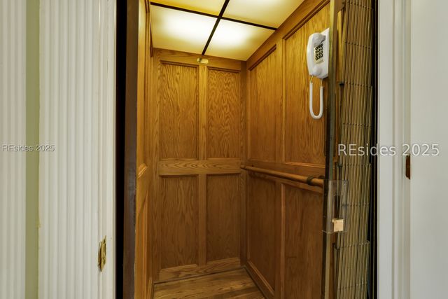 100 Harbour Psge, Hilton Head Island, SC 29926