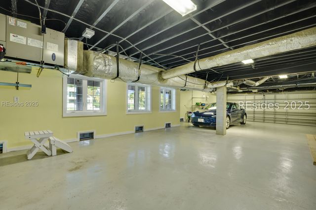 100 Harbour Psge, Hilton Head Island, SC 29926