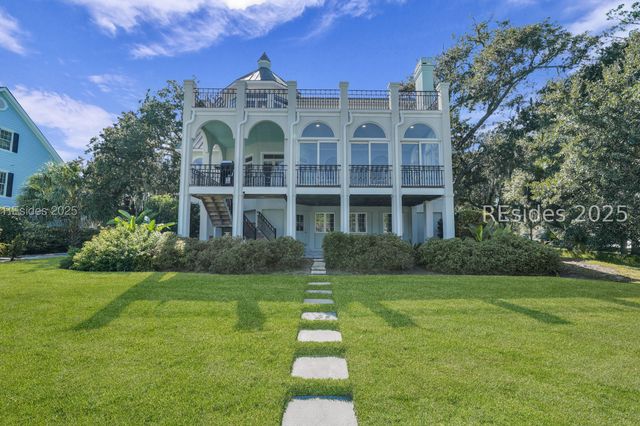 100 Harbour Psge, Hilton Head Island, SC 29926