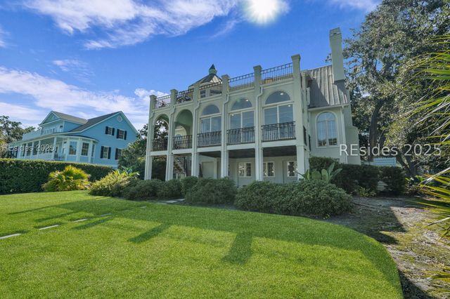 100 Harbour Psge, Hilton Head Island, SC 29926