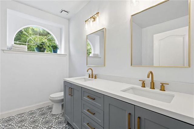 1277 Raynor DR, Virginia Beach, VA 23456