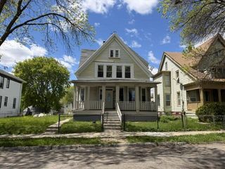 3037 Dr William Finlayson STREET, Milwaukee, WI 53212