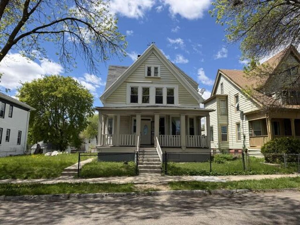 3037 Dr William Finlayson STREET, Milwaukee, WI 53212