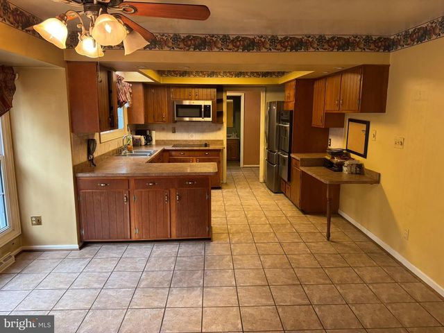 6250 SLEEPY HOLLOW RD, La Plata, MD 20646