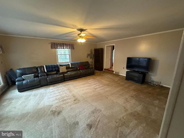 6250 SLEEPY HOLLOW RD, La Plata, MD 20646