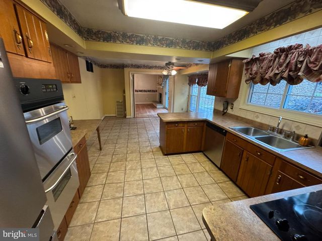 6250 SLEEPY HOLLOW RD, La Plata, MD 20646