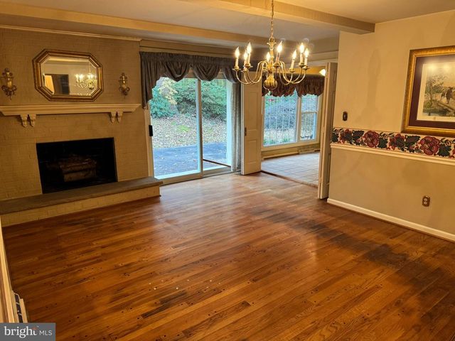 6250 SLEEPY HOLLOW RD, La Plata, MD 20646