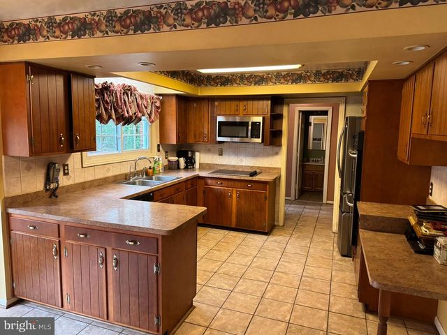 6250 SLEEPY HOLLOW RD, La Plata, MD 20646