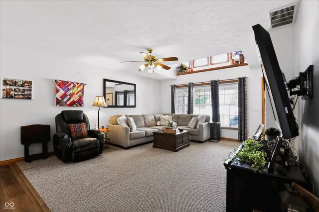 1068 Hilltop Commons Boulevard, Whiteland, IN 46184