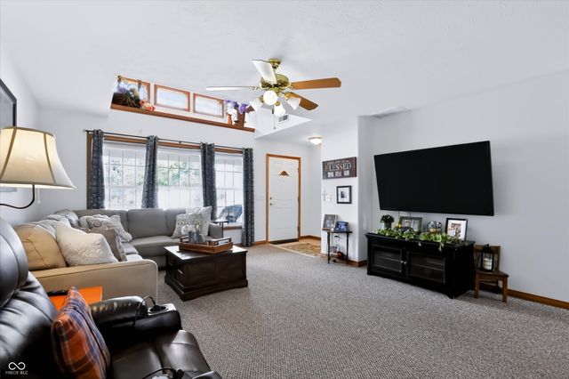 1068 Hilltop Commons Boulevard, Whiteland, IN 46184