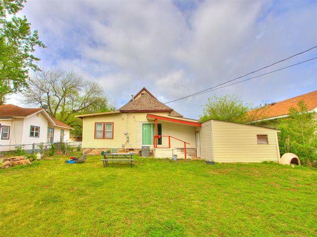 909 N McKinley Avenue, Shawnee, OK 74801