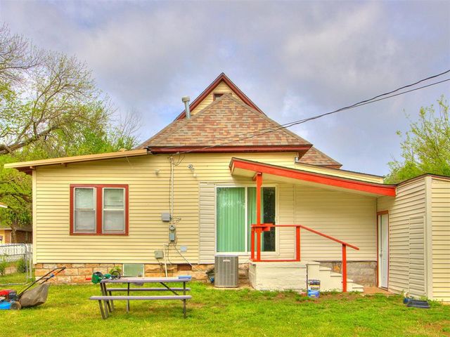 909 N McKinley Avenue, Shawnee, OK 74801