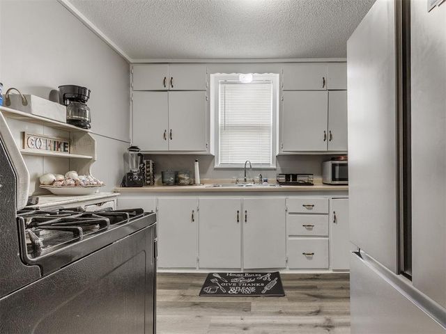 909 N McKinley Avenue, Shawnee, OK 74801