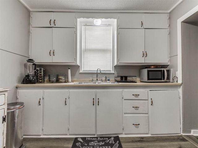 909 N McKinley Avenue, Shawnee, OK 74801