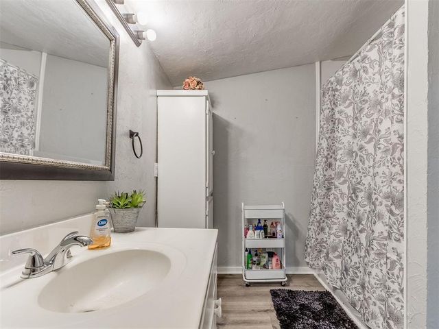 909 N McKinley Avenue, Shawnee, OK 74801
