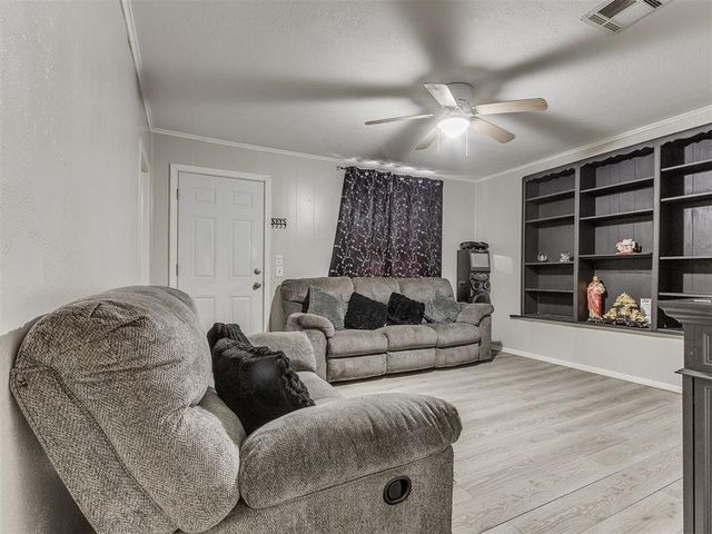 909 N McKinley Avenue, Shawnee, OK 74801