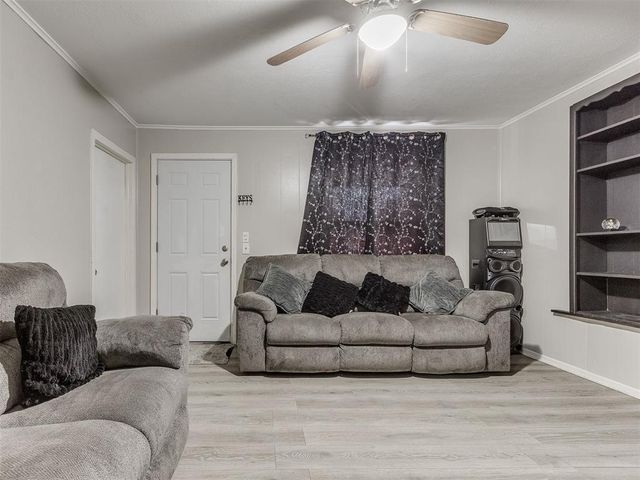 909 N McKinley Avenue, Shawnee, OK 74801