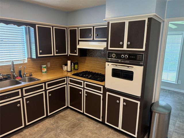 1710 Cypress Manor Drive, Huffman, TX 77336