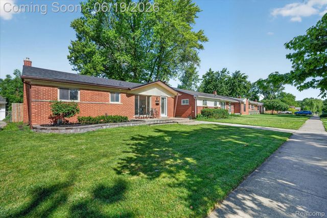 29385 Spoon Avenue, Madison Heights, MI 48071