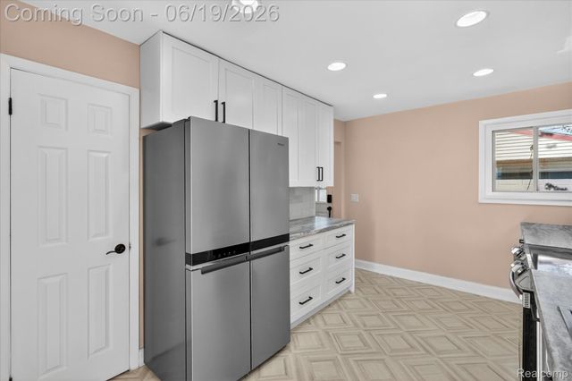 29385 Spoon Avenue, Madison Heights, MI 48071