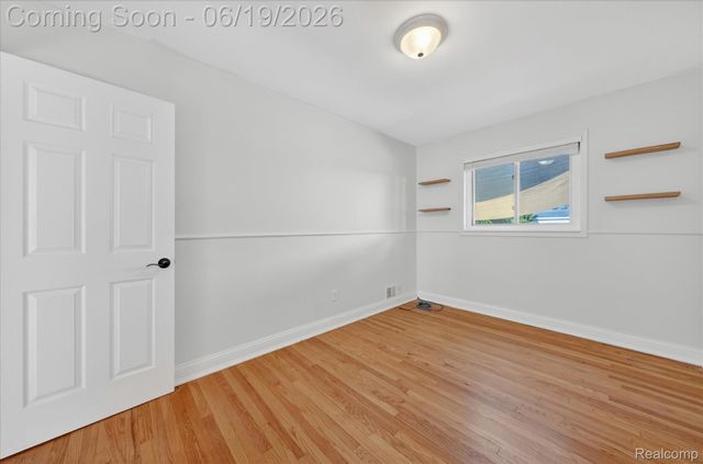29385 Spoon Avenue, Madison Heights, MI 48071