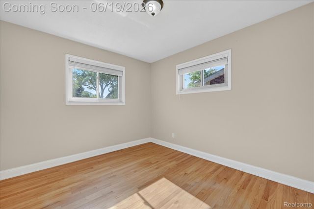 29385 Spoon Avenue, Madison Heights, MI 48071