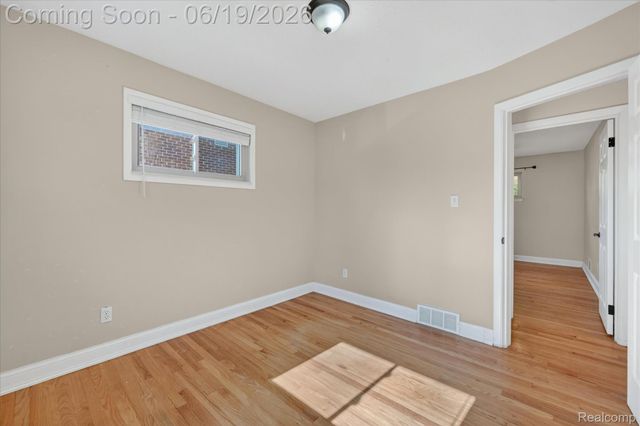 29385 Spoon Avenue, Madison Heights, MI 48071
