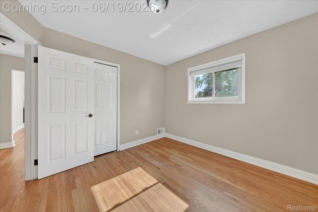29385 Spoon Avenue, Madison Heights, MI 48071
