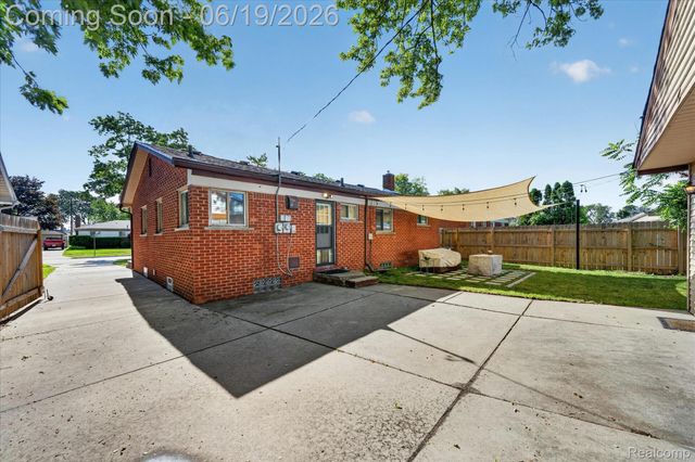 29385 Spoon Avenue, Madison Heights, MI 48071