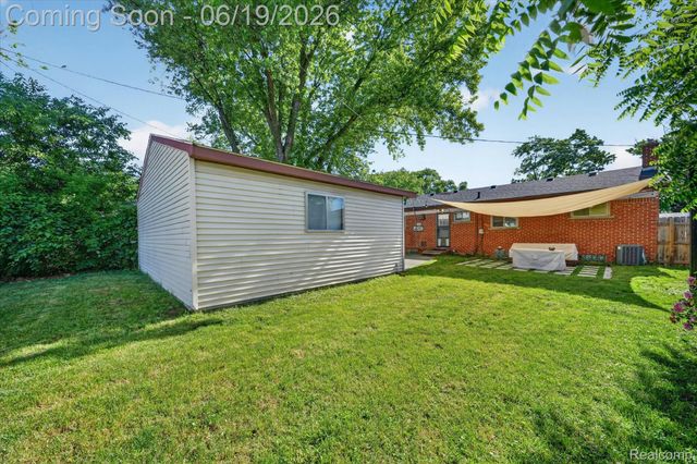 29385 Spoon Avenue, Madison Heights, MI 48071
