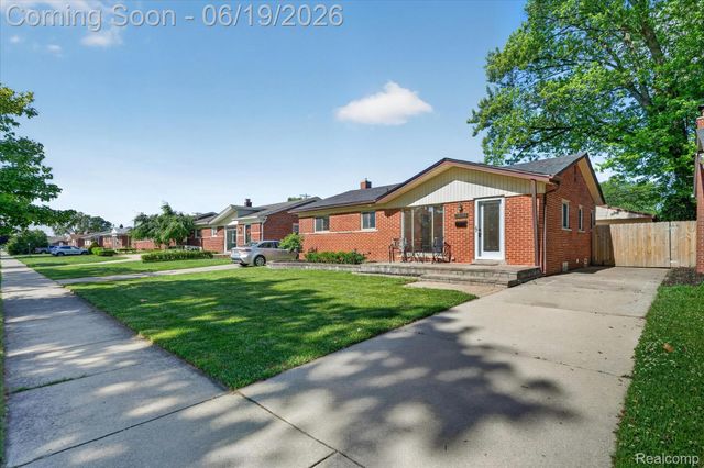 29385 Spoon Avenue, Madison Heights, MI 48071