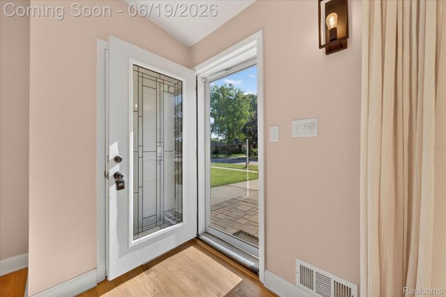 29385 Spoon Avenue, Madison Heights, MI 48071