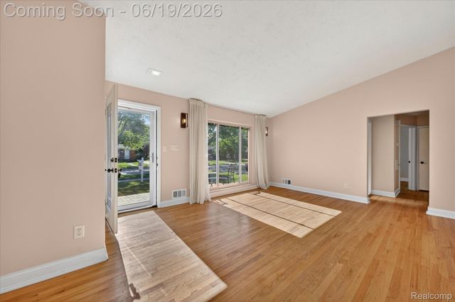 29385 Spoon Avenue, Madison Heights, MI 48071