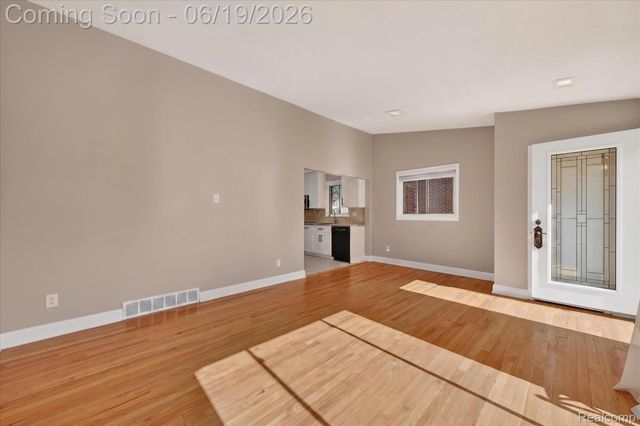 29385 Spoon Avenue, Madison Heights, MI 48071