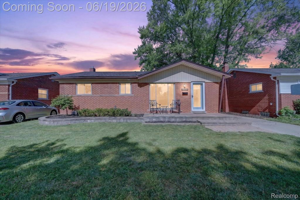 29385 Spoon Avenue, Madison Heights, MI 48071