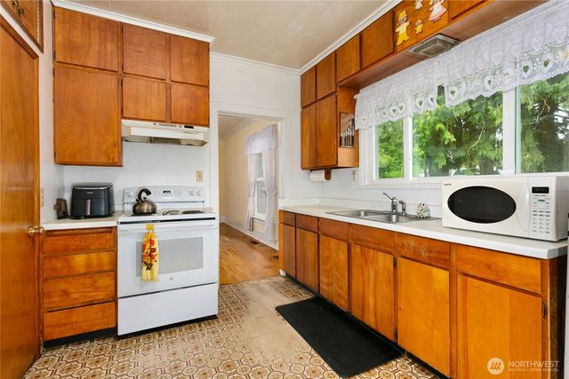 1424 S 45th Street, Tacoma, WA 98418