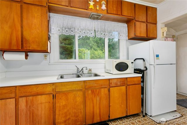 1424 S 45th Street, Tacoma, WA 98418