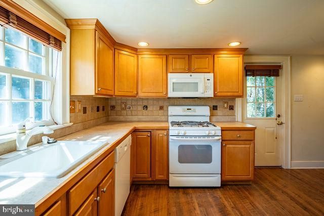 6 LETCHWORTH AVE, Yardley, PA 19067