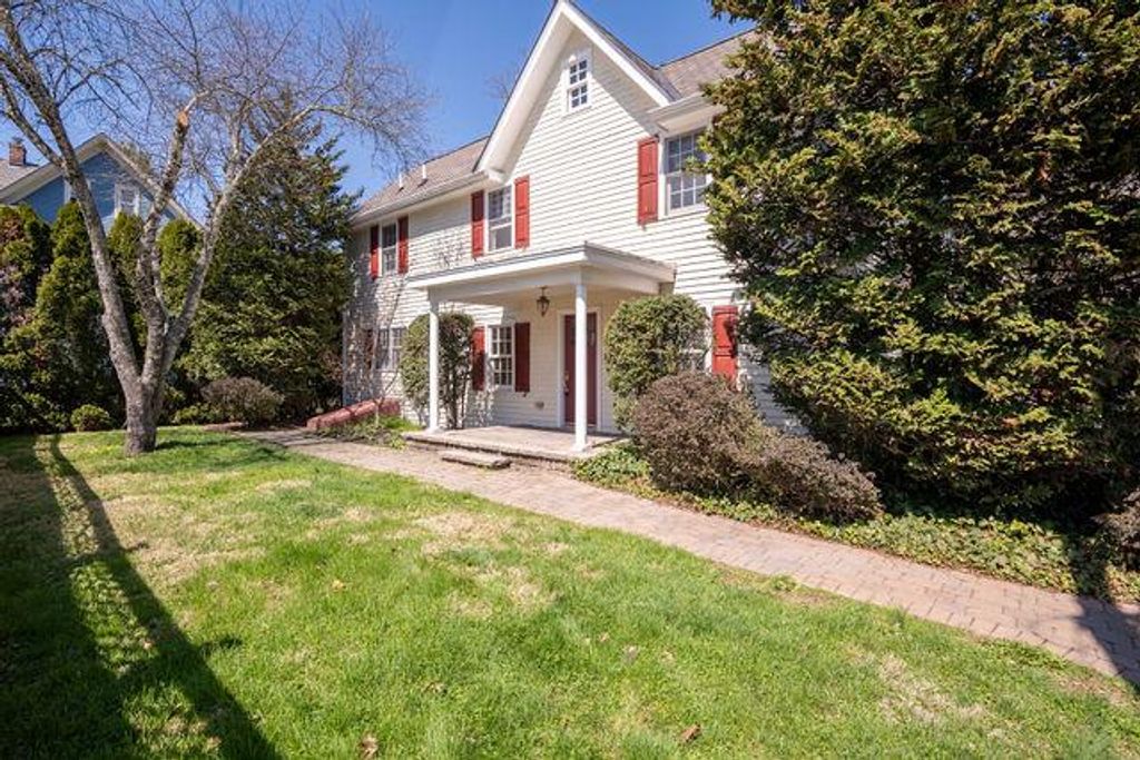 6 LETCHWORTH AVE, Yardley, PA 19067