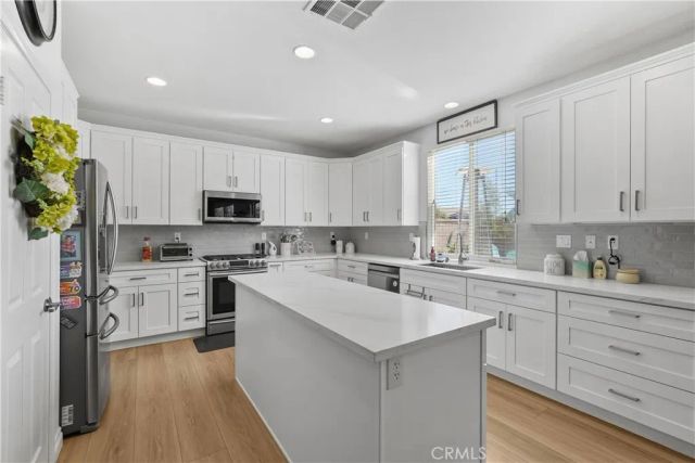 35628 Hawkeye St, Murrieta, CA 92563