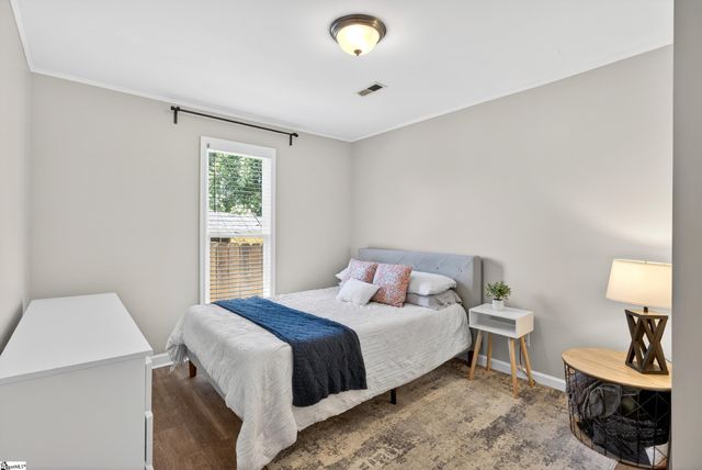 7 Burns Circle, Greenville, SC 29605