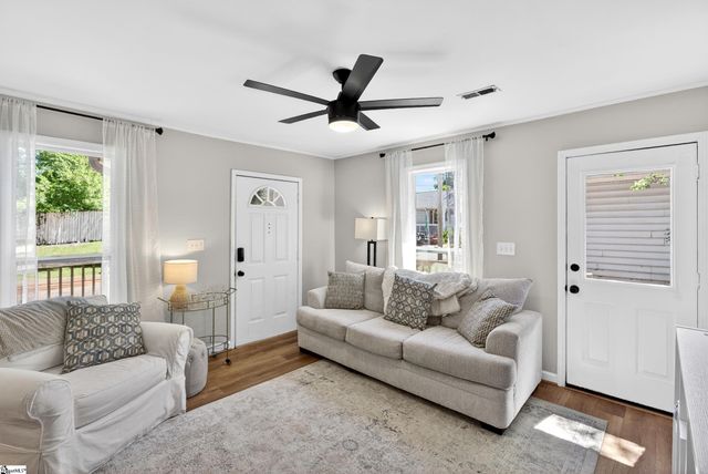 7 Burns Circle, Greenville, SC 29605