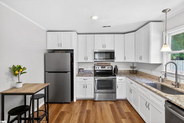 7 Burns Circle, Greenville, SC 29605