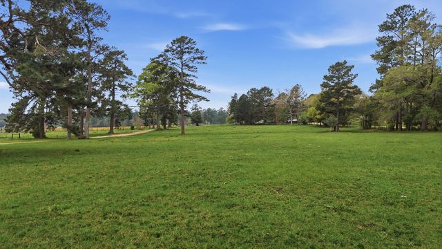 882 Four Notch Road, Huntsville, TX 77340