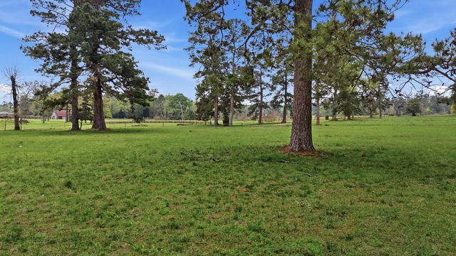 882 Four Notch Road, Huntsville, TX 77340