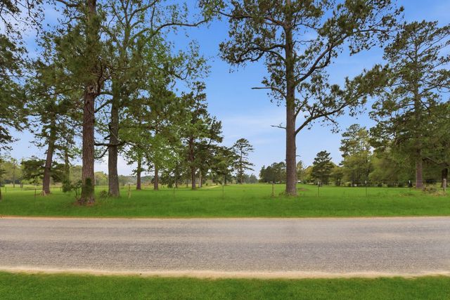 882 Four Notch Road, Huntsville, TX 77340