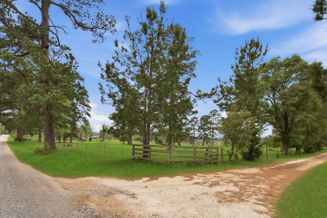 882 Four Notch Road, Huntsville, TX 77340